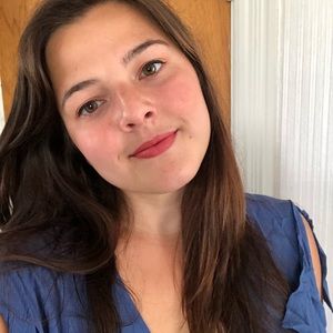 Meet your Posher, Cassandra